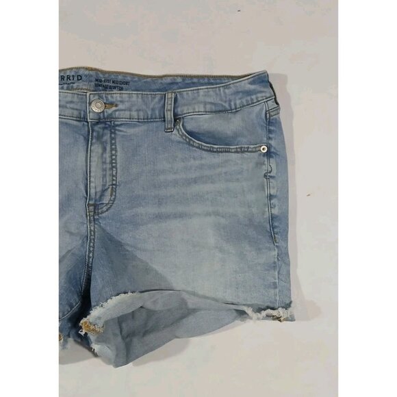 Torrid Mid Rise Mid Jean Shorts Cutoffs Size 22 Light Wash Vintage Stretch - Picture 2 of 9